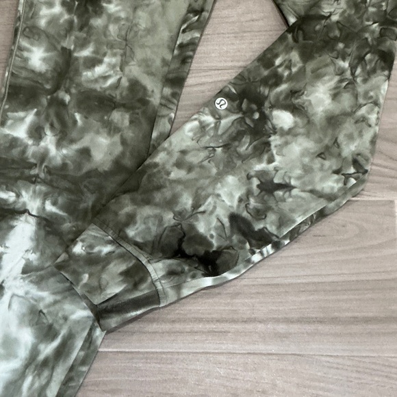 lululemon athletica Green Tie-Dye Leggings - Picture 14 of 16